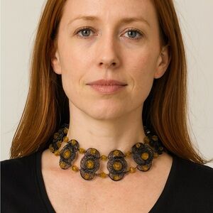 1970s VINTAGE BEADED WIRE WOVEN CHOKER!